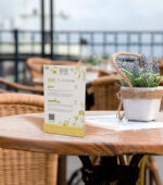 Carta restaurante con soporte de madera